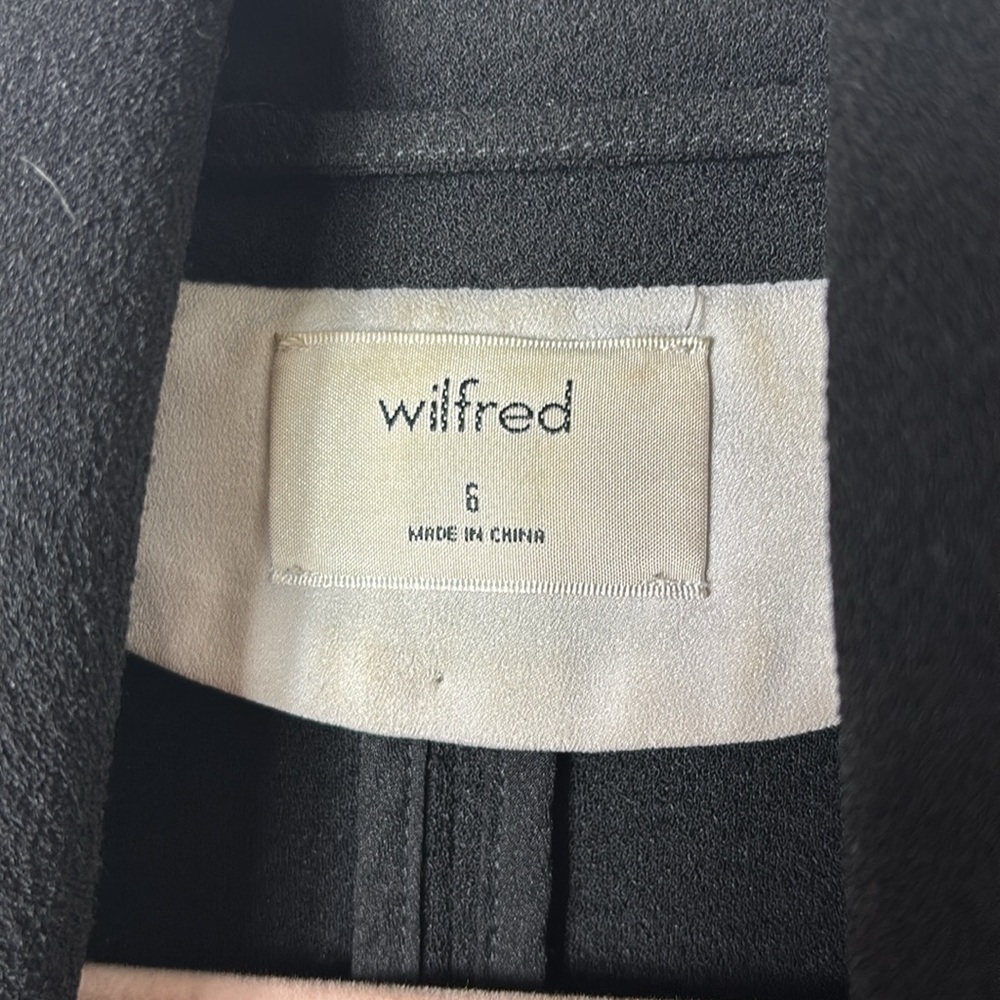 Wilfred Aritzia Chevalier Black Satin collar blazer with pockets size 6 - Picture 4 of 13